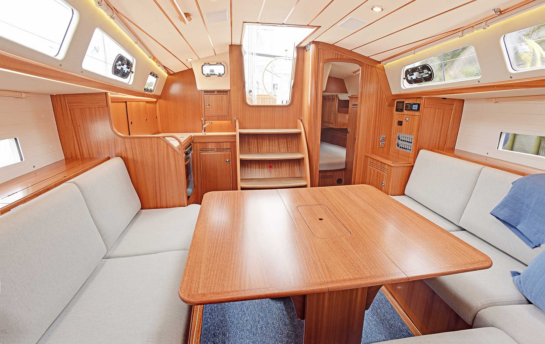 Hallberg-Rassy 340 with classic mahogany interior
